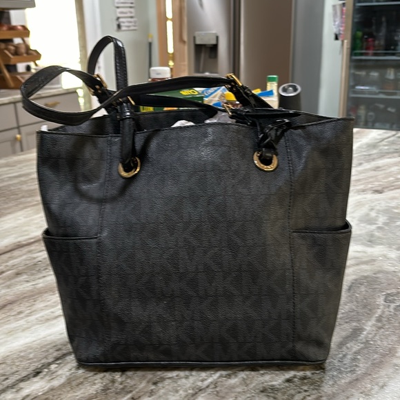 MK tote collar is black nice bag no rips tears are cut - Picture 2 of 6